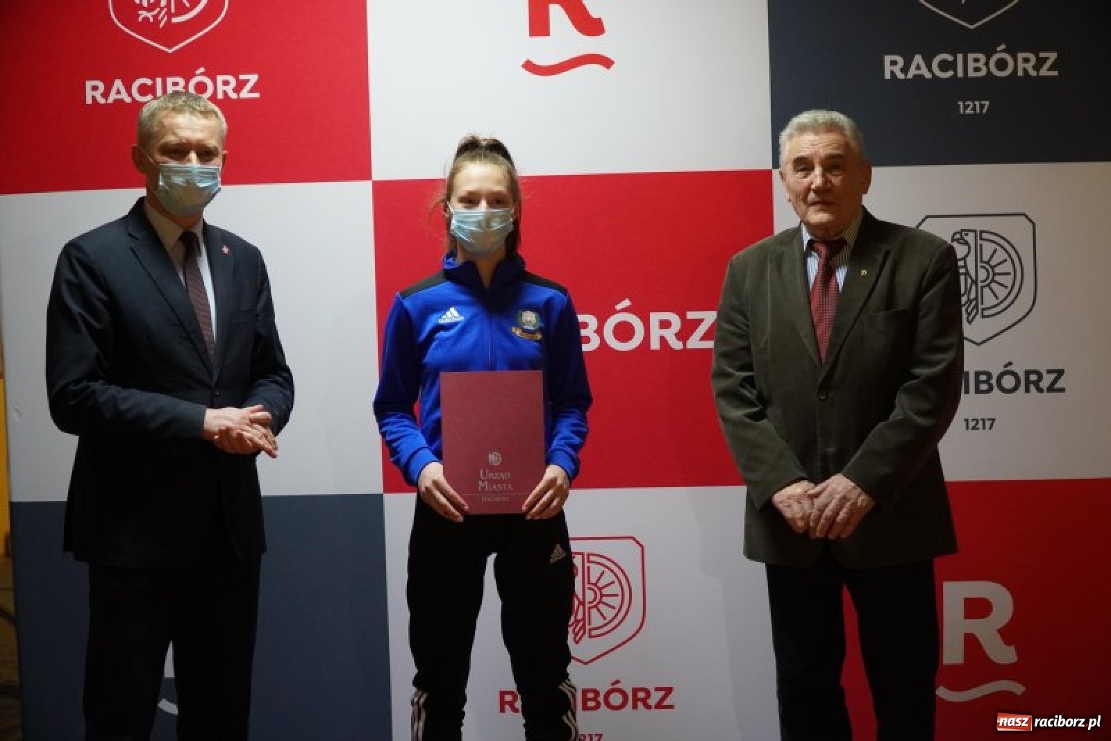 Zdjęcie w galerii na portalu naszraciborz.pl: Zapaśnicy Dębu odebrali nagrody prezydenta wiadomości z regionu