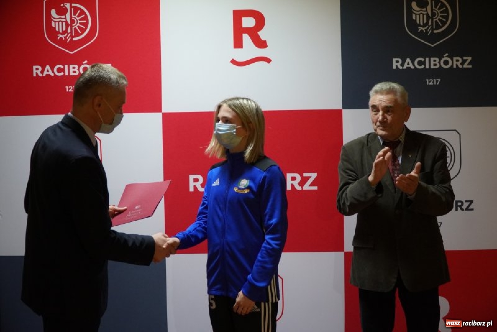 Zdjęcie w galerii na portalu naszraciborz.pl: Zapaśnicy Dębu odebrali nagrody prezydenta wiadomości z regionu