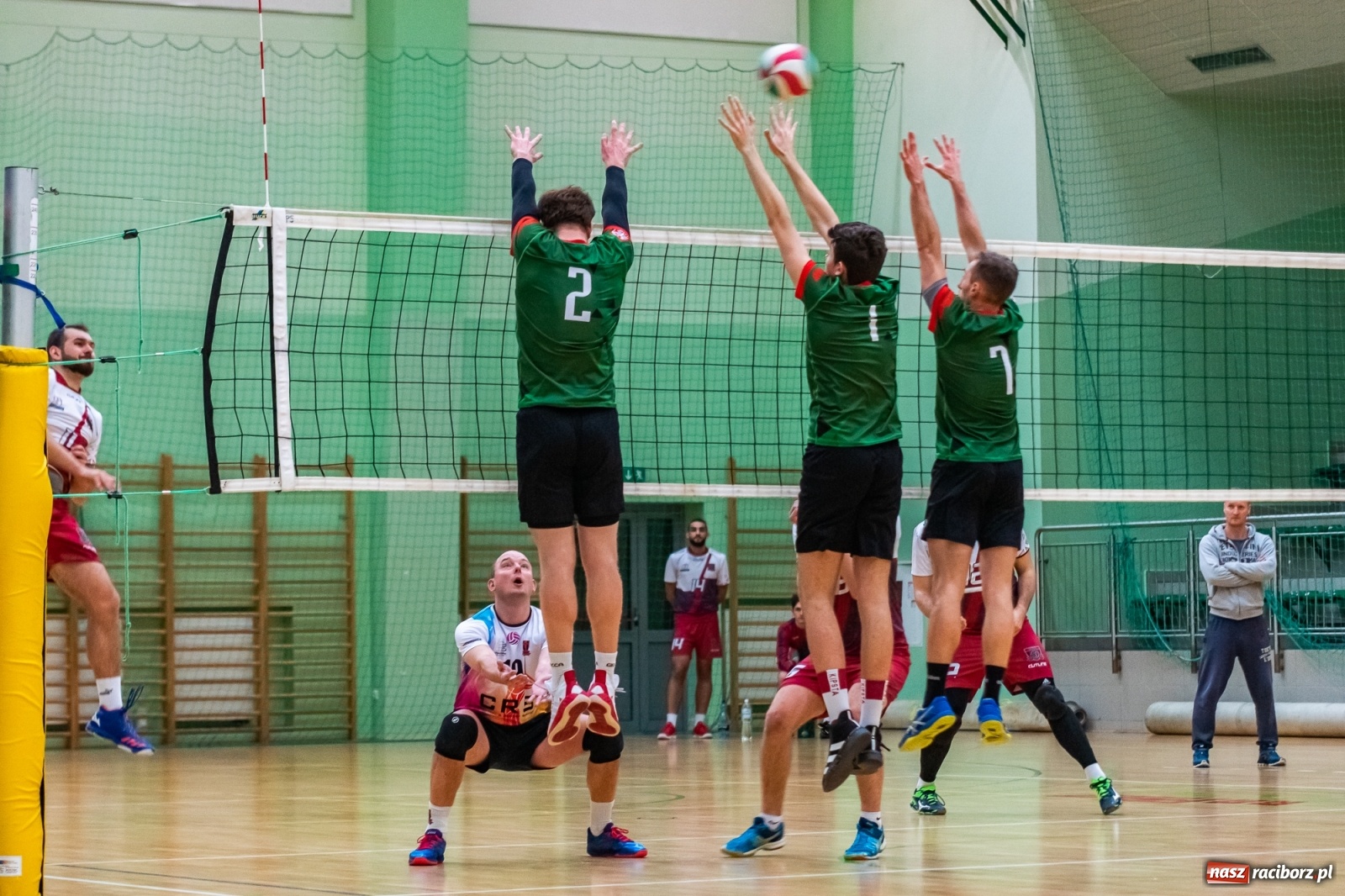 Zdjęcie w galerii na portalu naszraciborz.pl: Z piekła do nieba. Pięciosetowy bój siatkarzy Rafako [FOTO] wiadomości z regionu