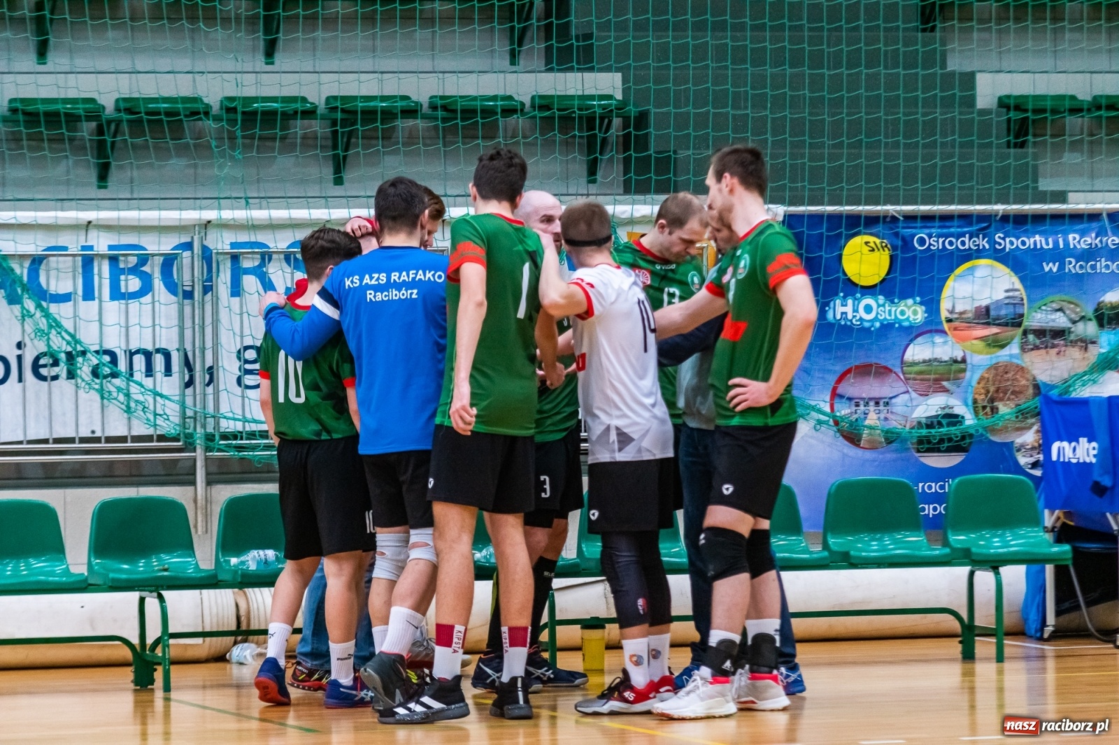 Zdjęcie w galerii na portalu naszraciborz.pl: Z piekła do nieba. Pięciosetowy bój siatkarzy Rafako [FOTO] wiadomości z regionu
