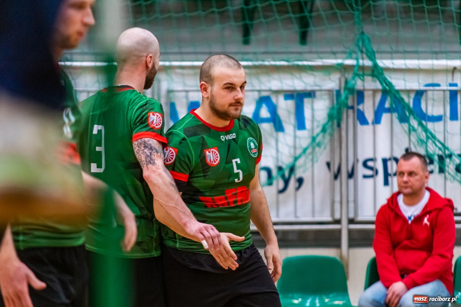 Zdjęcie w galerii na portalu naszraciborz.pl: Z piekła do nieba. Pięciosetowy bój siatkarzy Rafako [FOTO] wiadomości z regionu