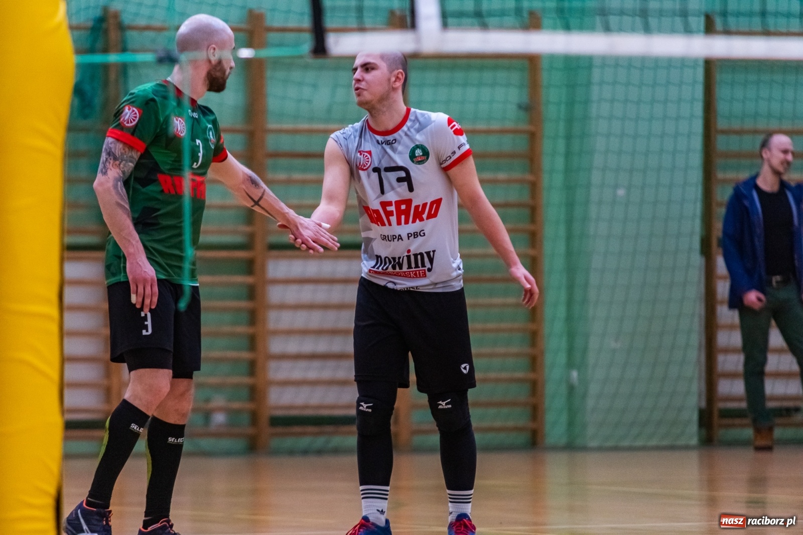 Zdjęcie w galerii na portalu naszraciborz.pl: Z piekła do nieba. Pięciosetowy bój siatkarzy Rafako [FOTO] wiadomości z regionu