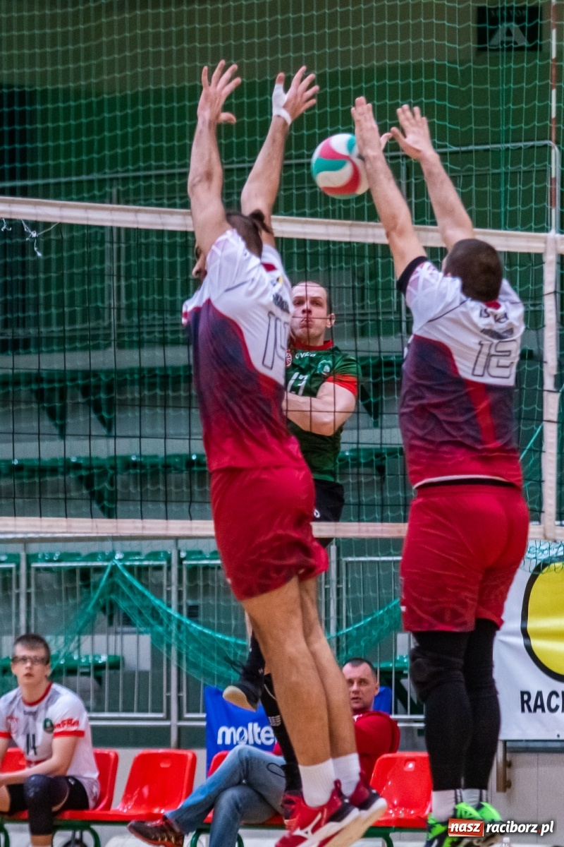 Zdjęcie w galerii na portalu naszraciborz.pl: Z piekła do nieba. Pięciosetowy bój siatkarzy Rafako [FOTO] wiadomości z regionu