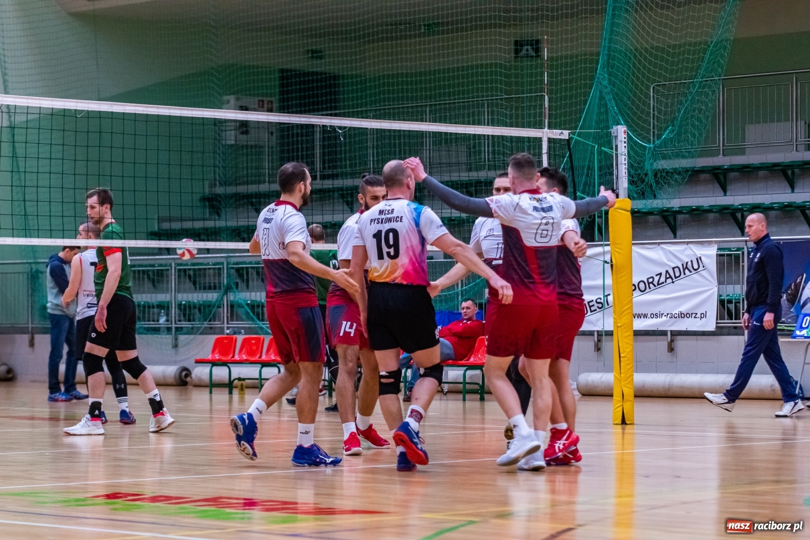 Zdjęcie w galerii na portalu naszraciborz.pl: Z piekła do nieba. Pięciosetowy bój siatkarzy Rafako [FOTO] wiadomości z regionu