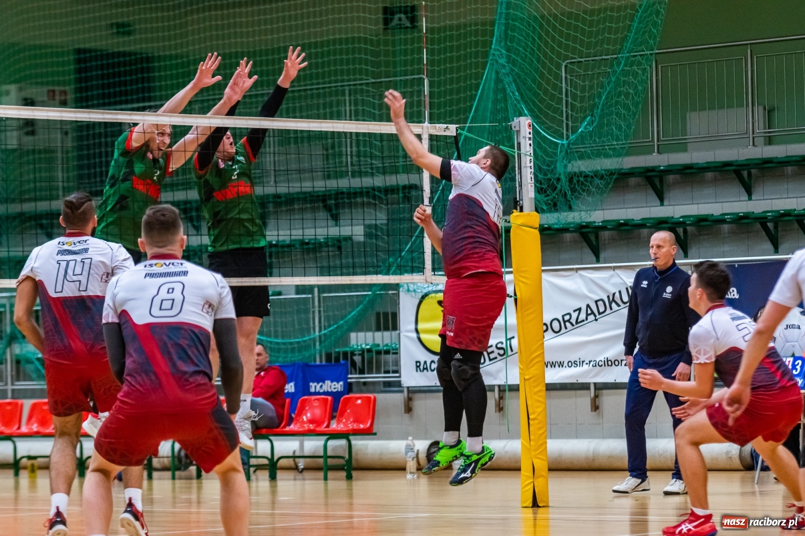 Zdjęcie w galerii na portalu naszraciborz.pl: Z piekła do nieba. Pięciosetowy bój siatkarzy Rafako [FOTO] wiadomości z regionu