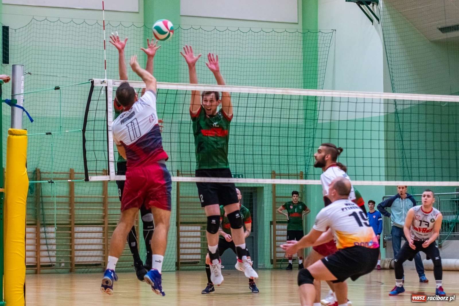 Zdjęcie w galerii na portalu naszraciborz.pl: Z piekła do nieba. Pięciosetowy bój siatkarzy Rafako [FOTO] wiadomości z regionu