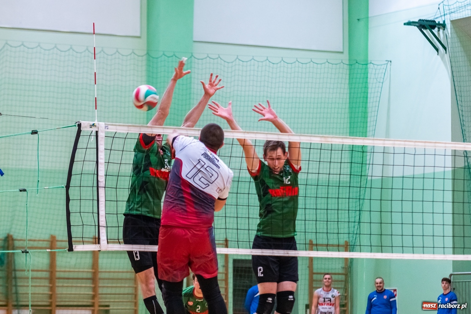 Zdjęcie w galerii na portalu naszraciborz.pl: Z piekła do nieba. Pięciosetowy bój siatkarzy Rafako [FOTO] wiadomości z regionu