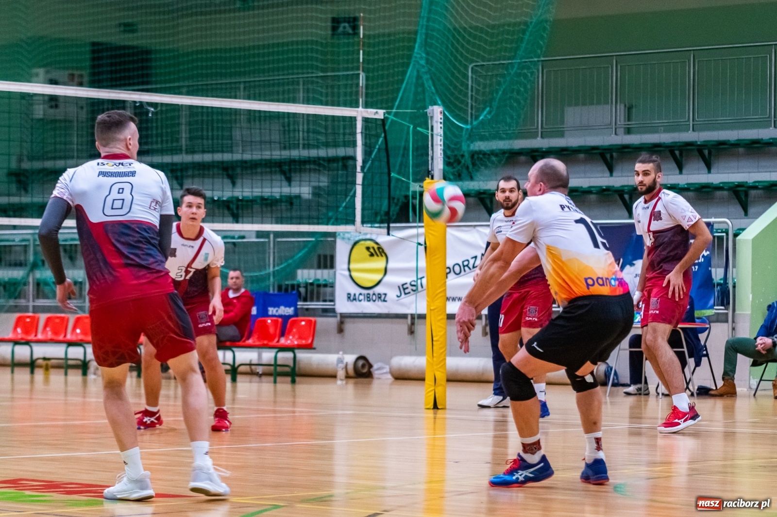 Zdjęcie w galerii na portalu naszraciborz.pl: Z piekła do nieba. Pięciosetowy bój siatkarzy Rafako [FOTO] wiadomości z regionu