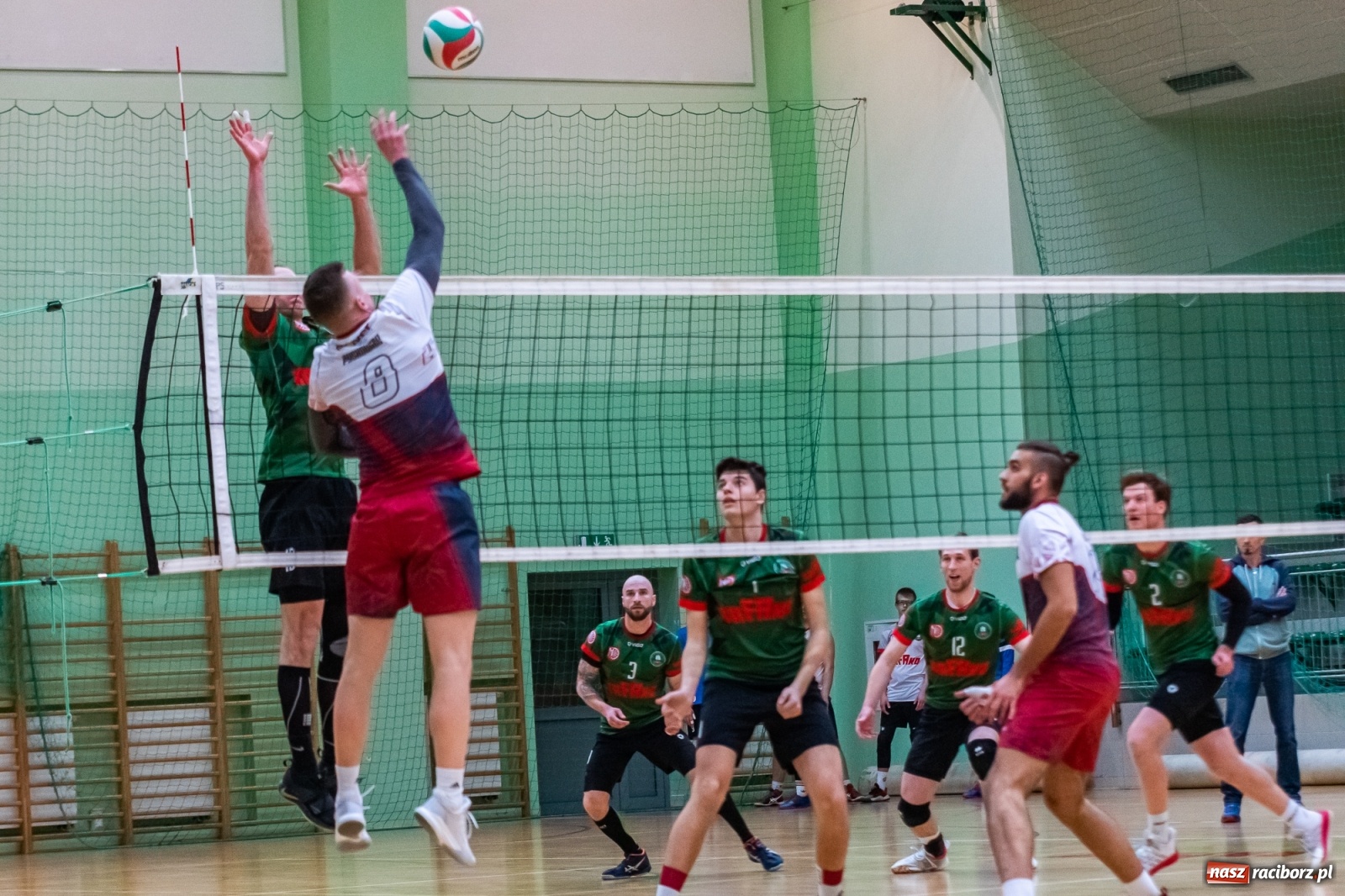 Zdjęcie w galerii na portalu naszraciborz.pl: Z piekła do nieba. Pięciosetowy bój siatkarzy Rafako [FOTO] wiadomości z regionu