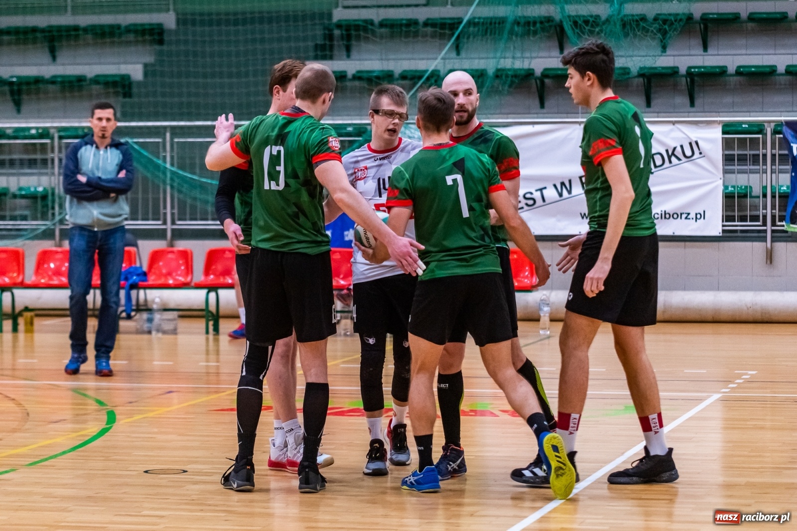 Zdjęcie w galerii na portalu naszraciborz.pl: Z piekła do nieba. Pięciosetowy bój siatkarzy Rafako [FOTO] wiadomości z regionu