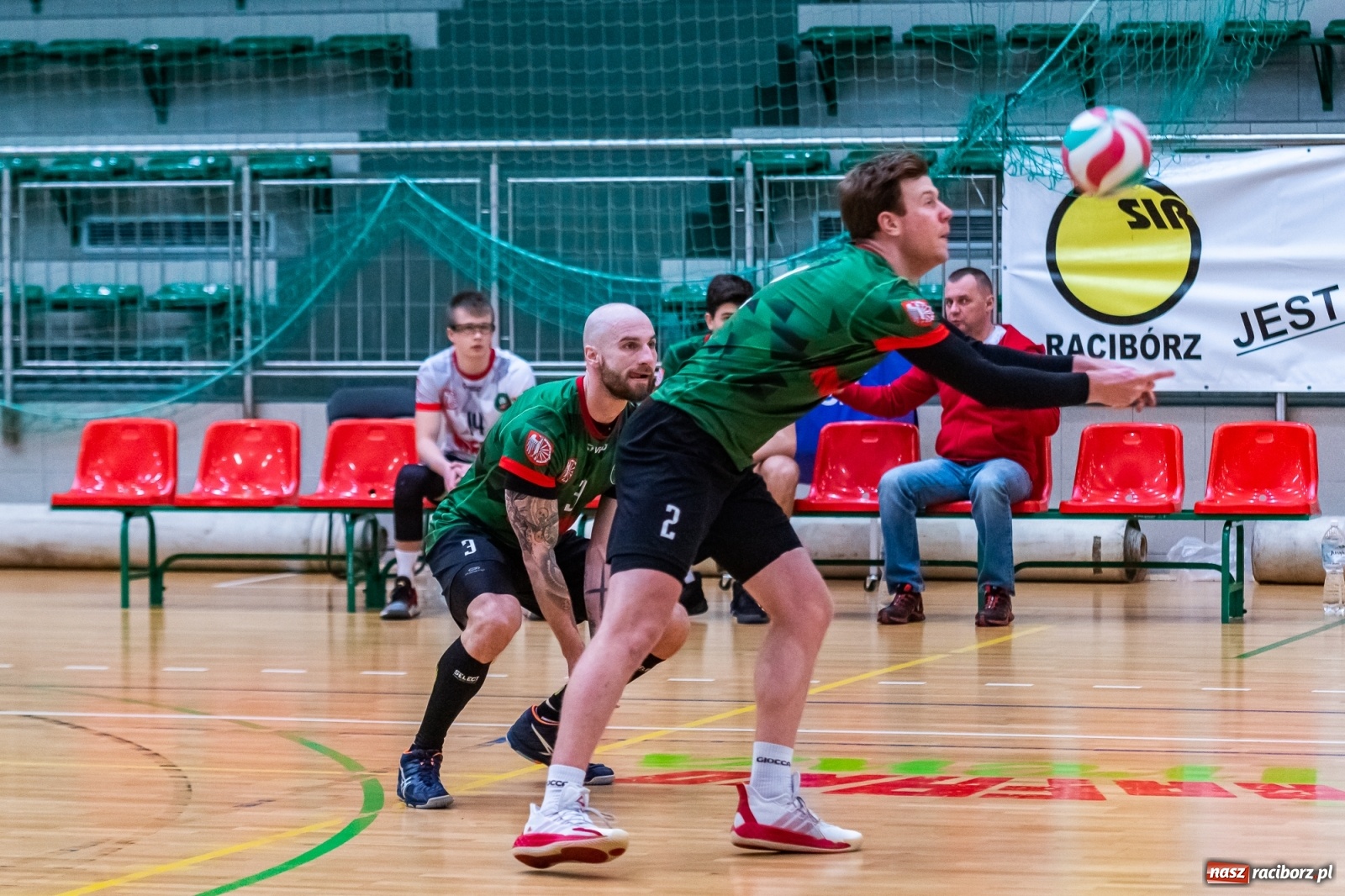 Zdjęcie w galerii na portalu naszraciborz.pl: Z piekła do nieba. Pięciosetowy bój siatkarzy Rafako [FOTO] wiadomości z regionu