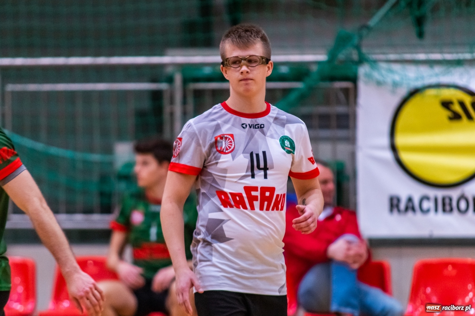 Zdjęcie w galerii na portalu naszraciborz.pl: Z piekła do nieba. Pięciosetowy bój siatkarzy Rafako [FOTO] wiadomości z regionu