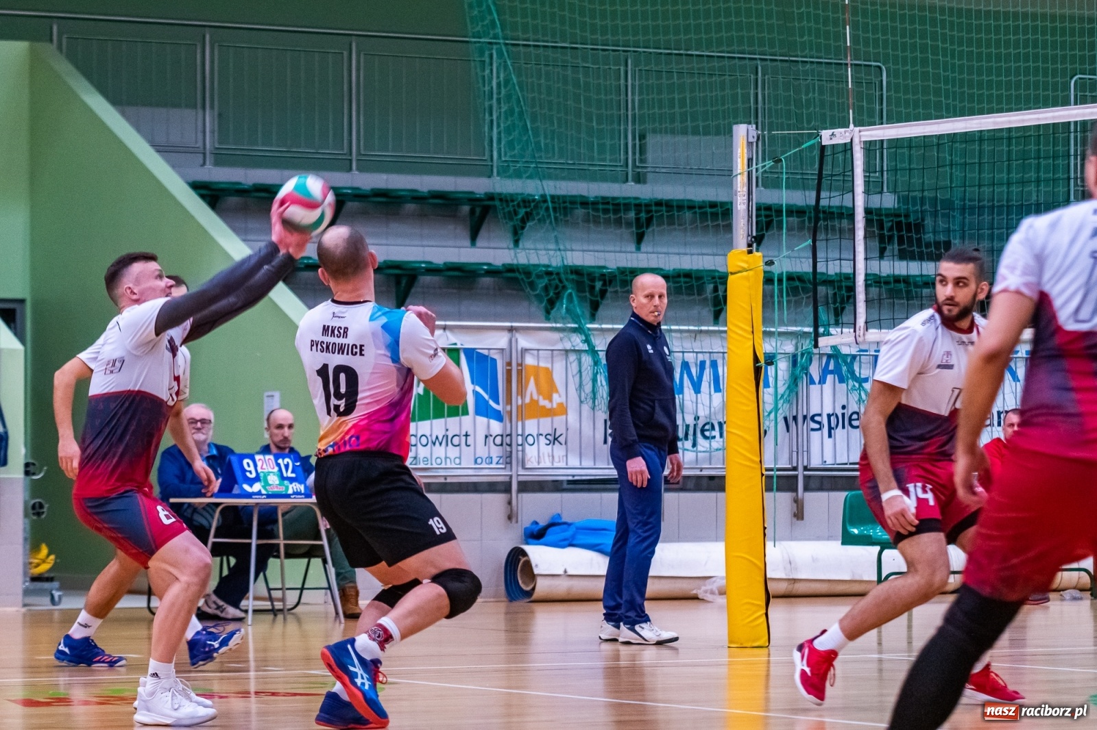 Zdjęcie w galerii na portalu naszraciborz.pl: Z piekła do nieba. Pięciosetowy bój siatkarzy Rafako [FOTO] wiadomości z regionu