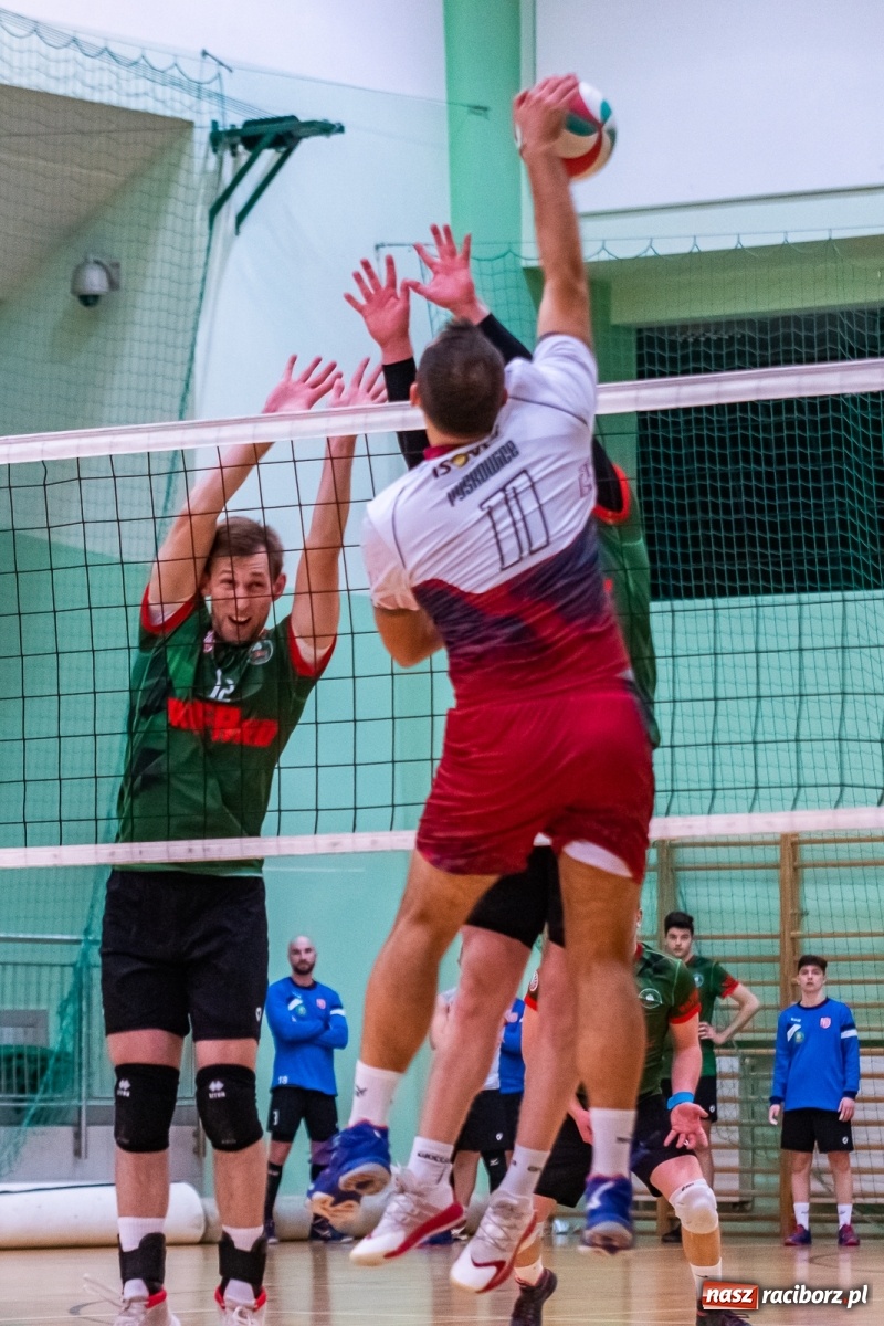 Zdjęcie w galerii na portalu naszraciborz.pl: Z piekła do nieba. Pięciosetowy bój siatkarzy Rafako [FOTO] wiadomości z regionu