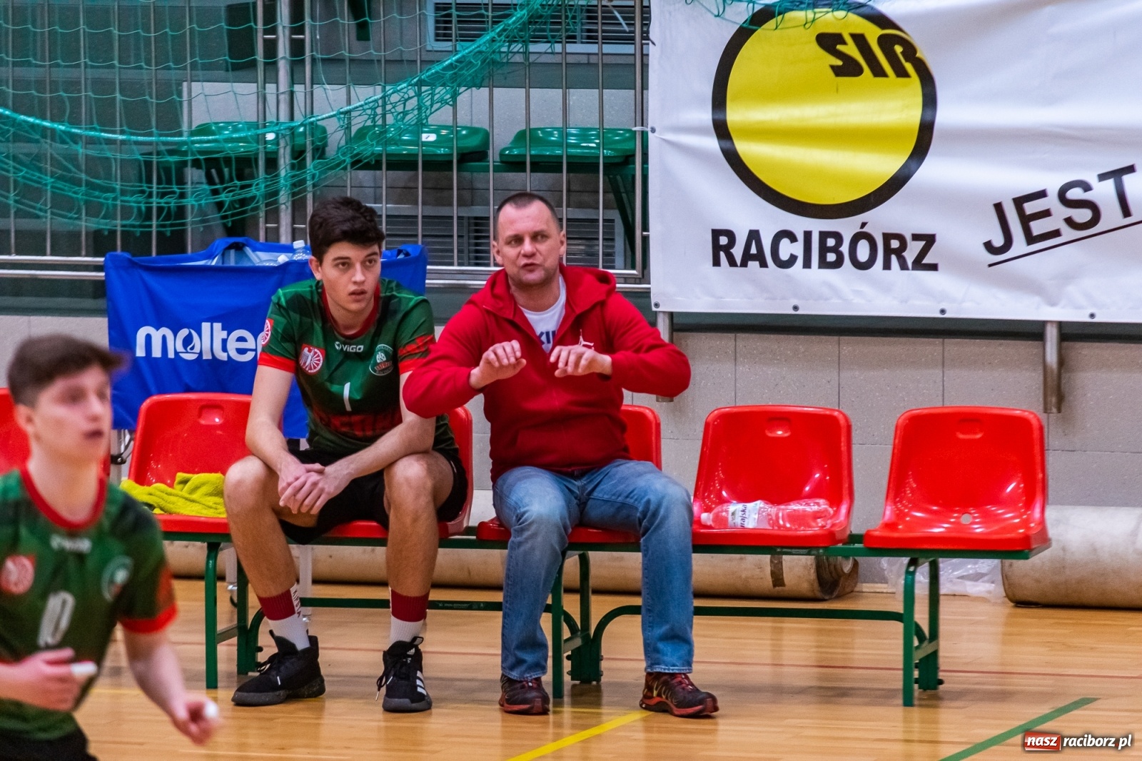 Zdjęcie w galerii na portalu naszraciborz.pl: Z piekła do nieba. Pięciosetowy bój siatkarzy Rafako [FOTO] wiadomości z regionu