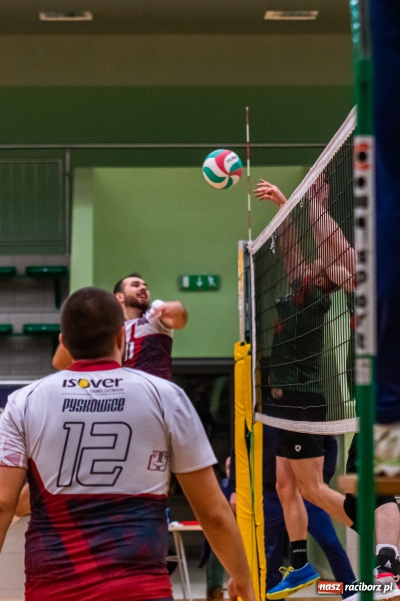 Zdjęcie w galerii na portalu naszraciborz.pl: Z piekła do nieba. Pięciosetowy bój siatkarzy Rafako [FOTO] wiadomości z regionu