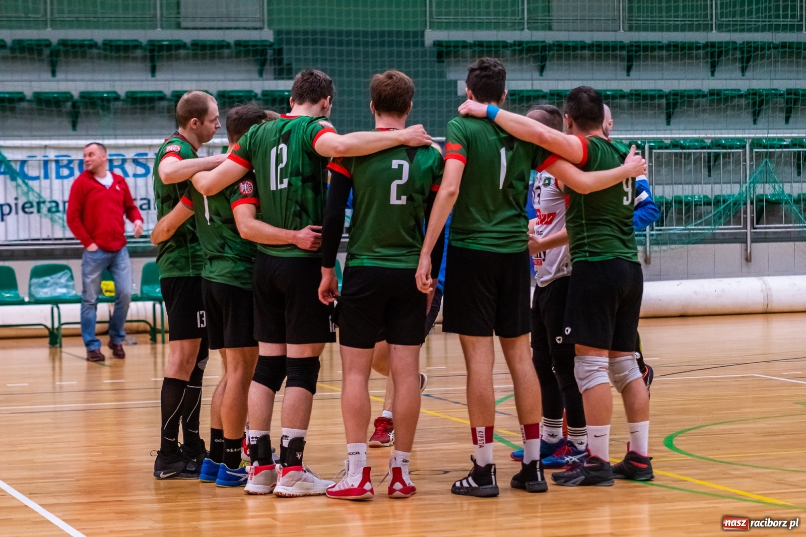 Zdjęcie w galerii na portalu naszraciborz.pl: Z piekła do nieba. Pięciosetowy bój siatkarzy Rafako [FOTO] wiadomości z regionu