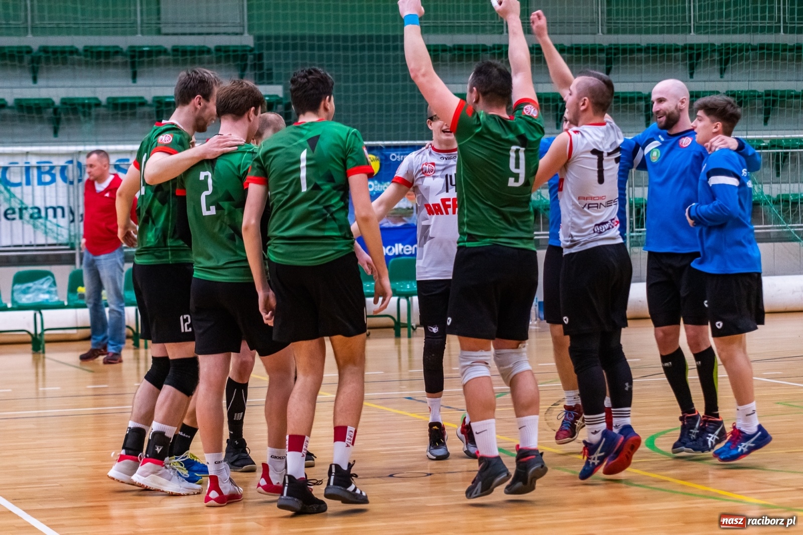 Zdjęcie w galerii na portalu naszraciborz.pl: Z piekła do nieba. Pięciosetowy bój siatkarzy Rafako [FOTO] wiadomości z regionu