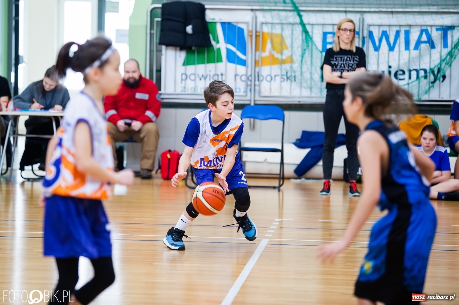 Zdjęcie w galerii na portalu naszraciborz.pl: Koszykarska sobota w Arenie Rafako [FOTO] wiadomości z regionu