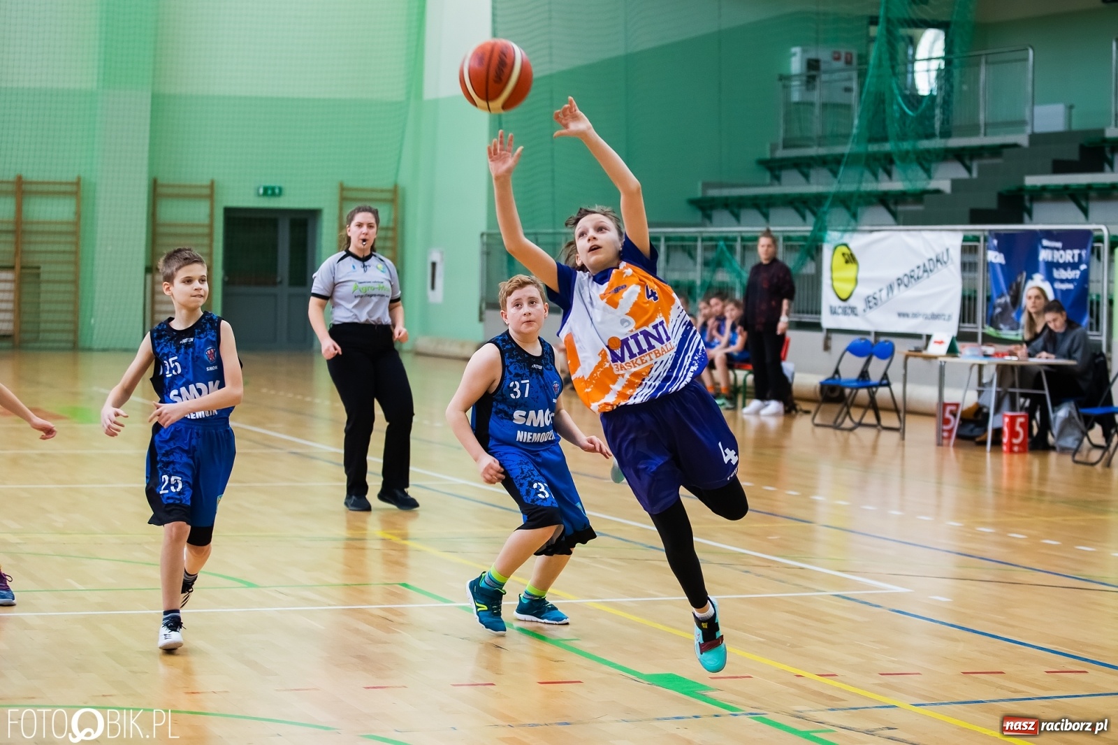 Zdjęcie w galerii na portalu naszraciborz.pl: Koszykarska sobota w Arenie Rafako [FOTO] wiadomości z regionu