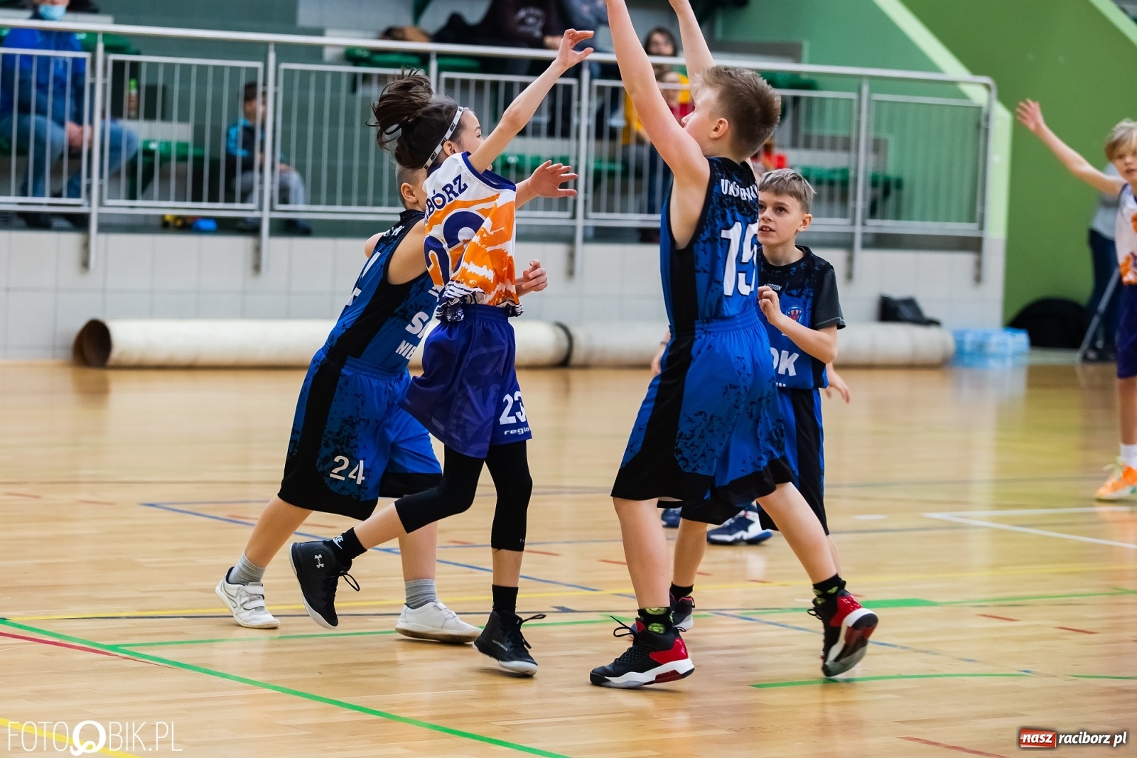 Zdjęcie w galerii na portalu naszraciborz.pl: Koszykarska sobota w Arenie Rafako [FOTO] wiadomości z regionu