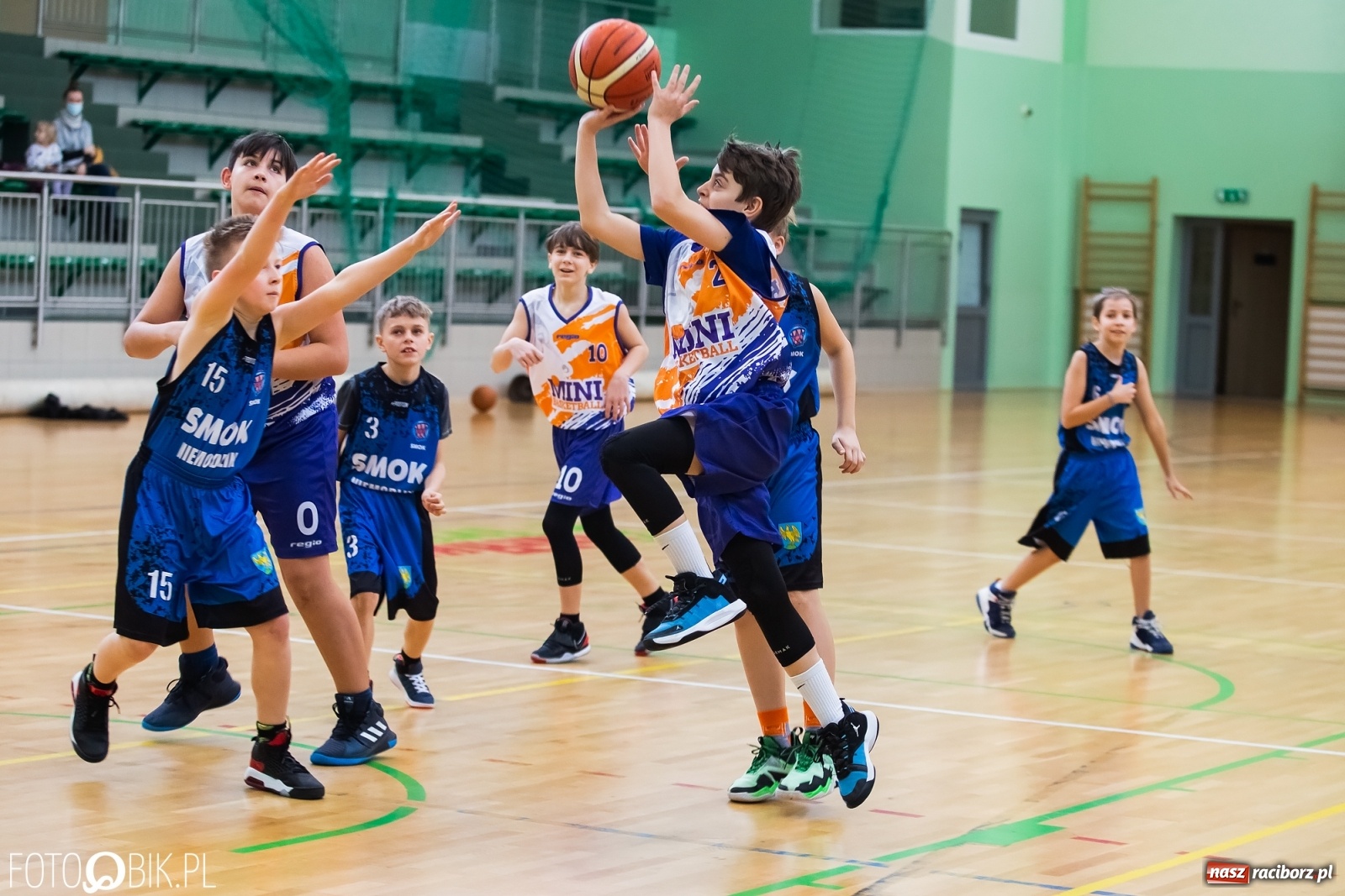 Zdjęcie w galerii na portalu naszraciborz.pl: Koszykarska sobota w Arenie Rafako [FOTO] wiadomości z regionu