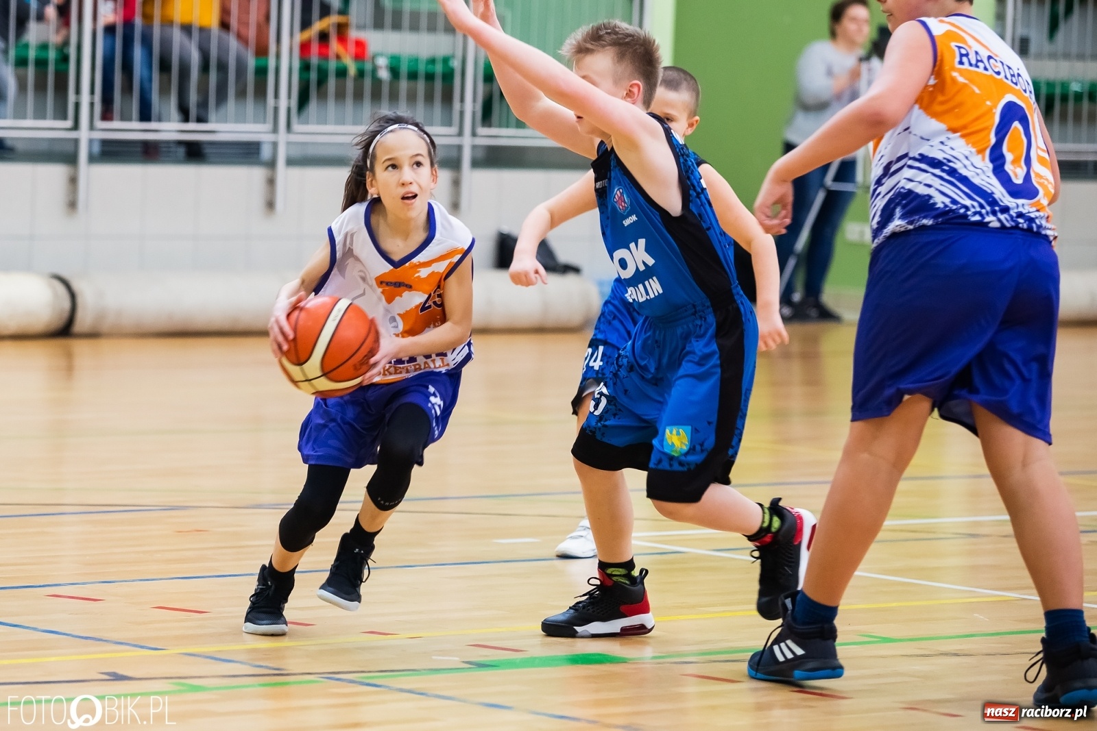 Zdjęcie w galerii na portalu naszraciborz.pl: Koszykarska sobota w Arenie Rafako [FOTO] wiadomości z regionu