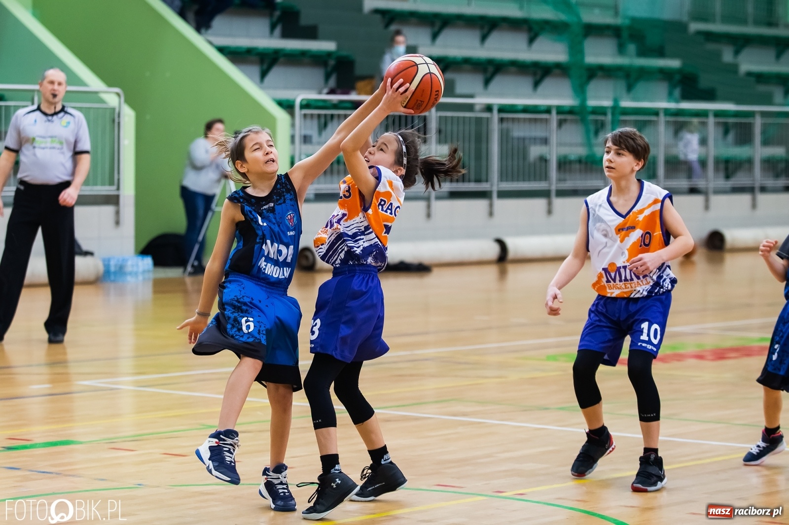 Zdjęcie w galerii na portalu naszraciborz.pl: Koszykarska sobota w Arenie Rafako [FOTO] wiadomości z regionu
