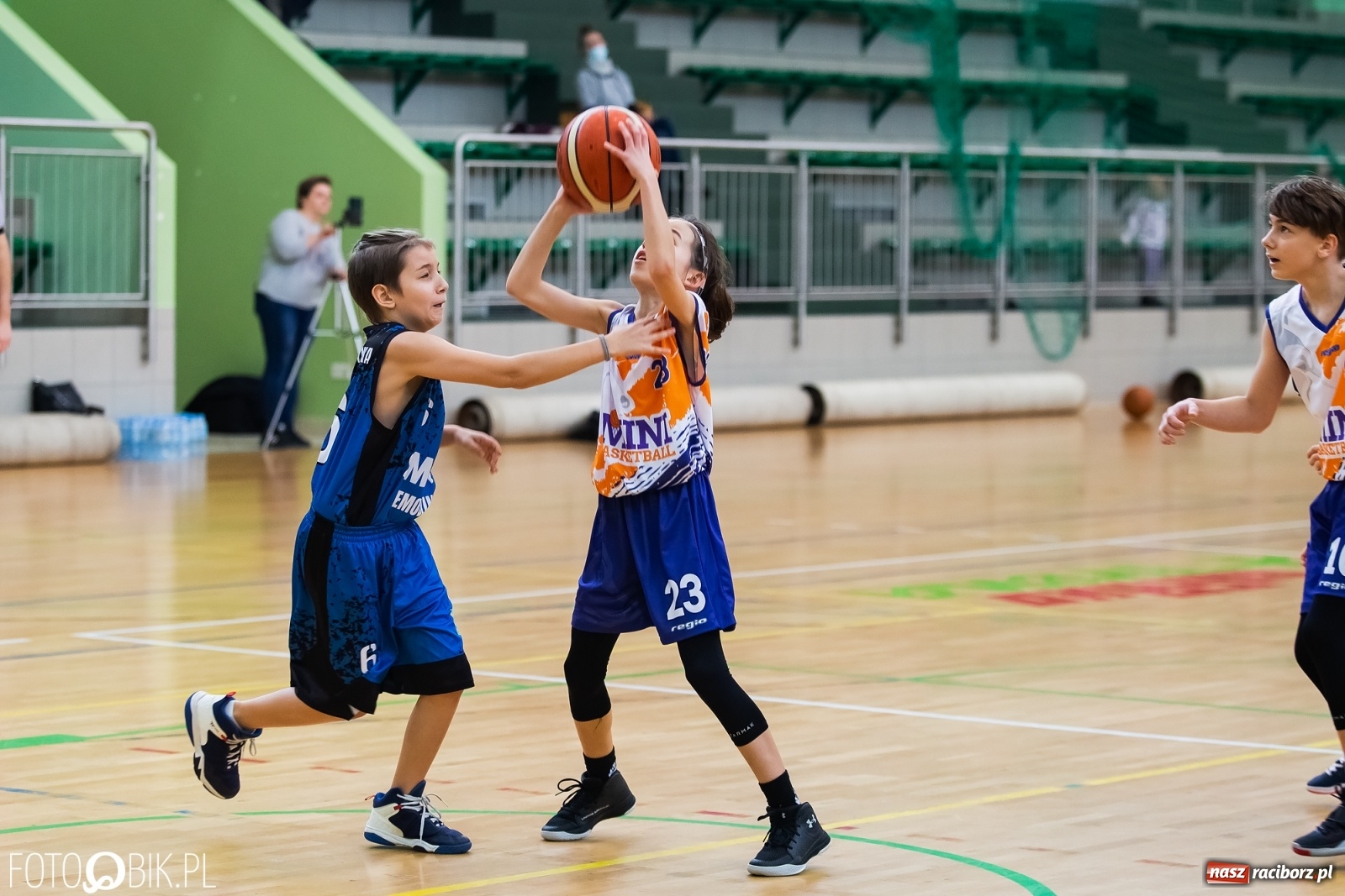 Zdjęcie w galerii na portalu naszraciborz.pl: Koszykarska sobota w Arenie Rafako [FOTO] wiadomości z regionu