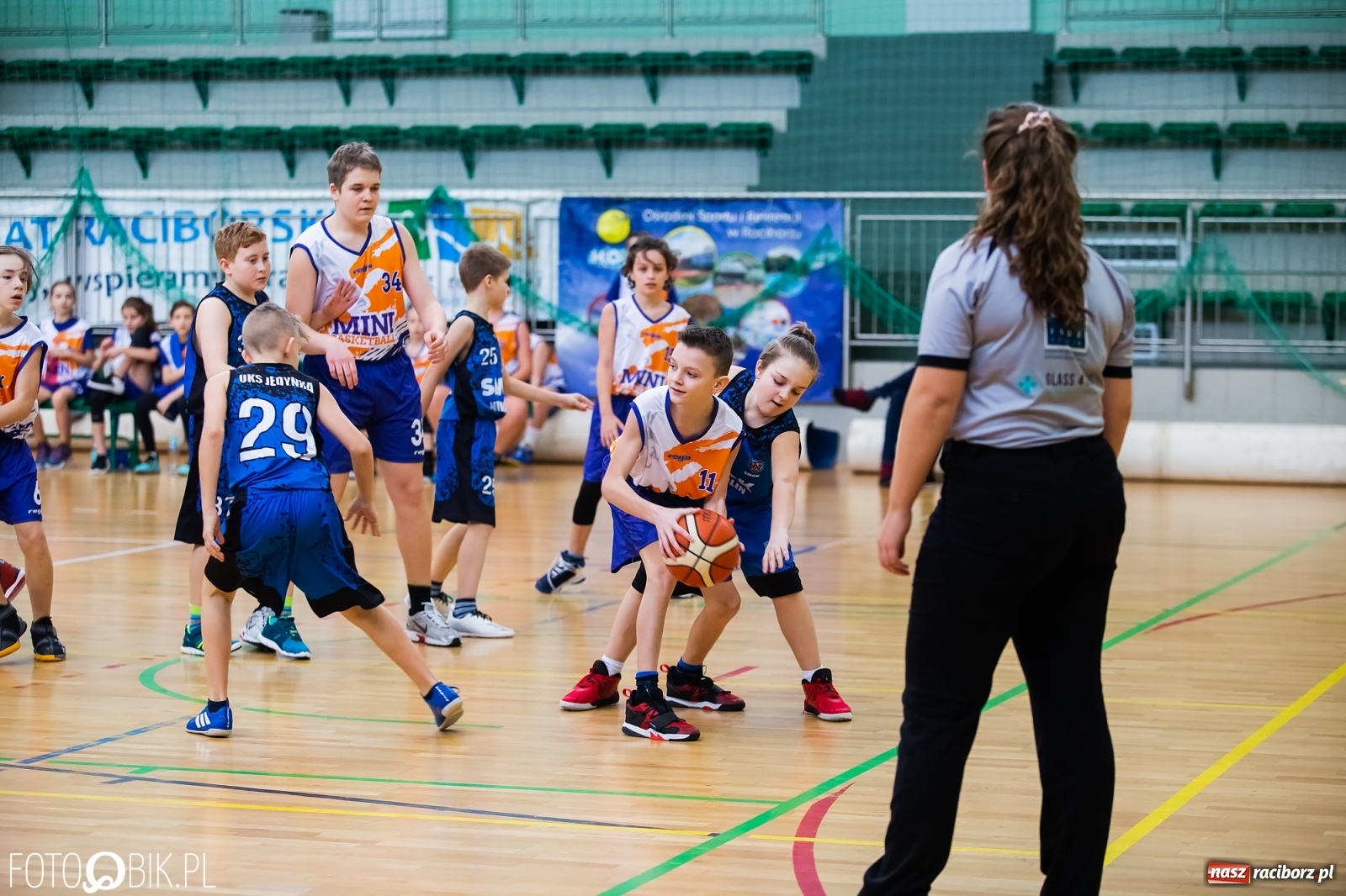 Zdjęcie w galerii na portalu naszraciborz.pl: Koszykarska sobota w Arenie Rafako [FOTO] wiadomości z regionu