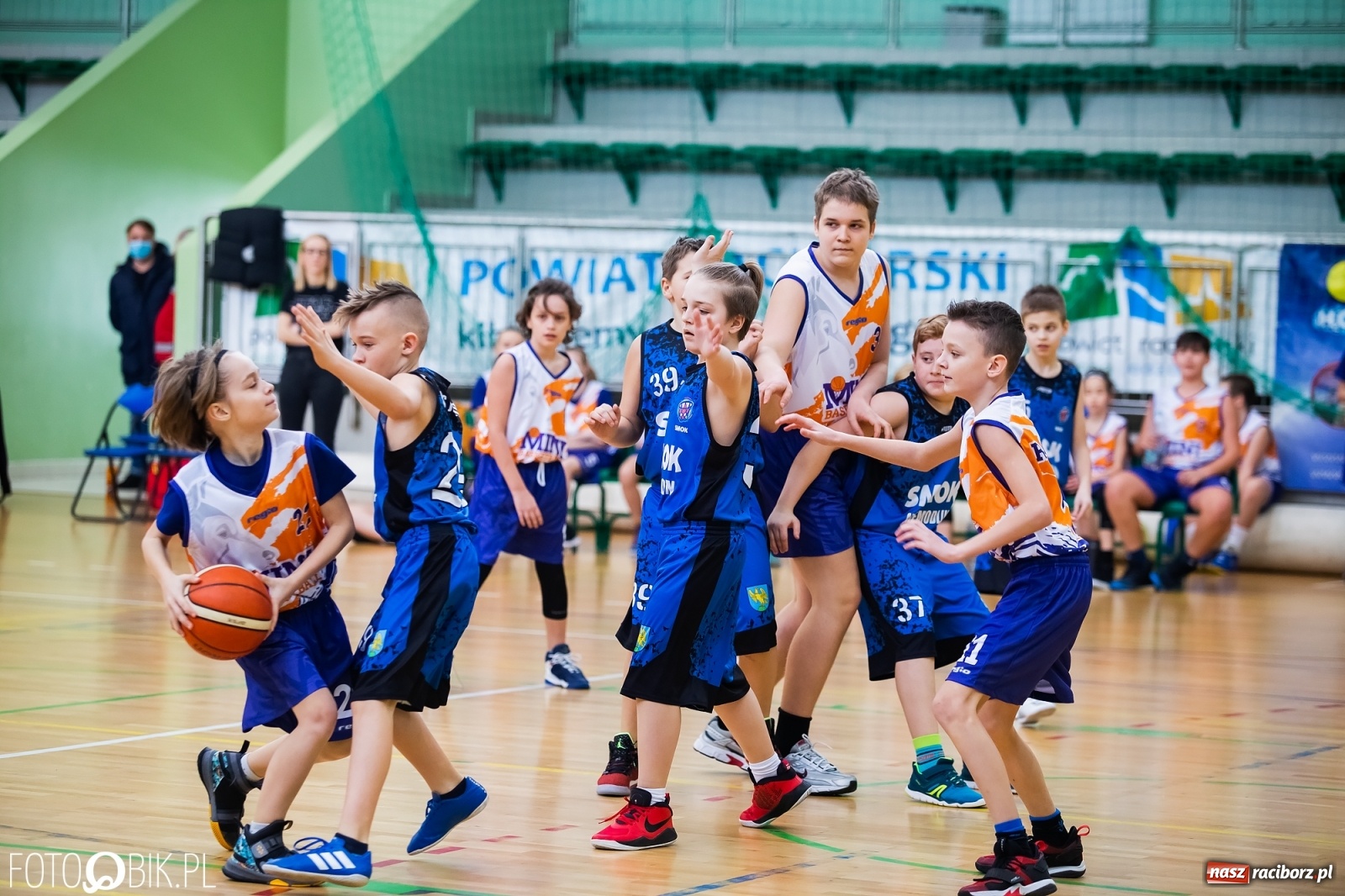 Zdjęcie w galerii na portalu naszraciborz.pl: Koszykarska sobota w Arenie Rafako [FOTO] wiadomości z regionu