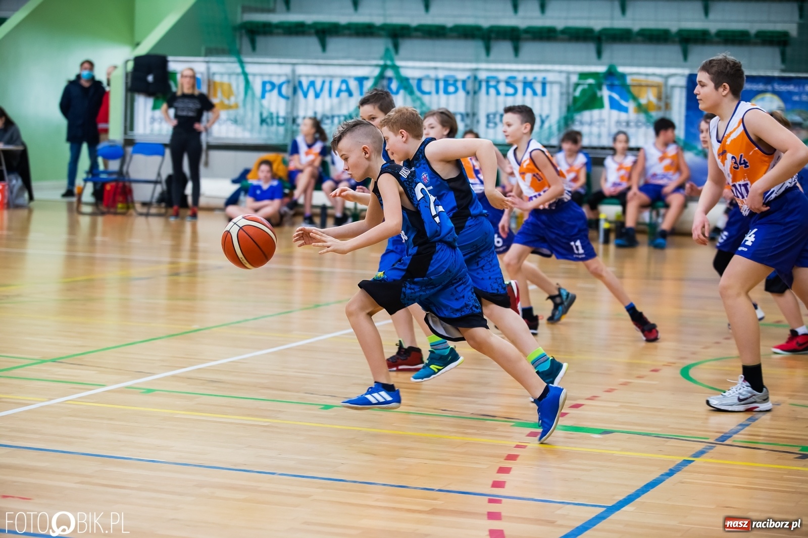 Zdjęcie w galerii na portalu naszraciborz.pl: Koszykarska sobota w Arenie Rafako [FOTO] wiadomości z regionu