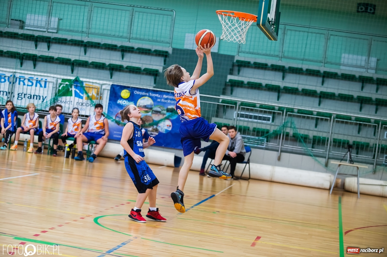 Zdjęcie w galerii na portalu naszraciborz.pl: Koszykarska sobota w Arenie Rafako [FOTO] wiadomości z regionu