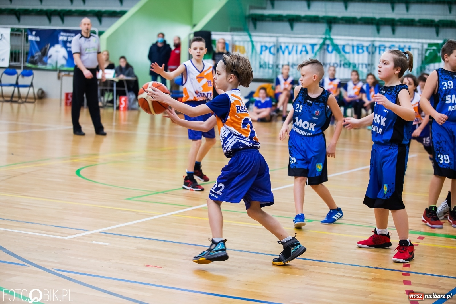Zdjęcie w galerii na portalu naszraciborz.pl: Koszykarska sobota w Arenie Rafako [FOTO] wiadomości z regionu