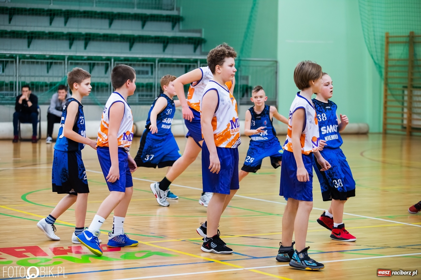 Zdjęcie w galerii na portalu naszraciborz.pl: Koszykarska sobota w Arenie Rafako [FOTO] wiadomości z regionu