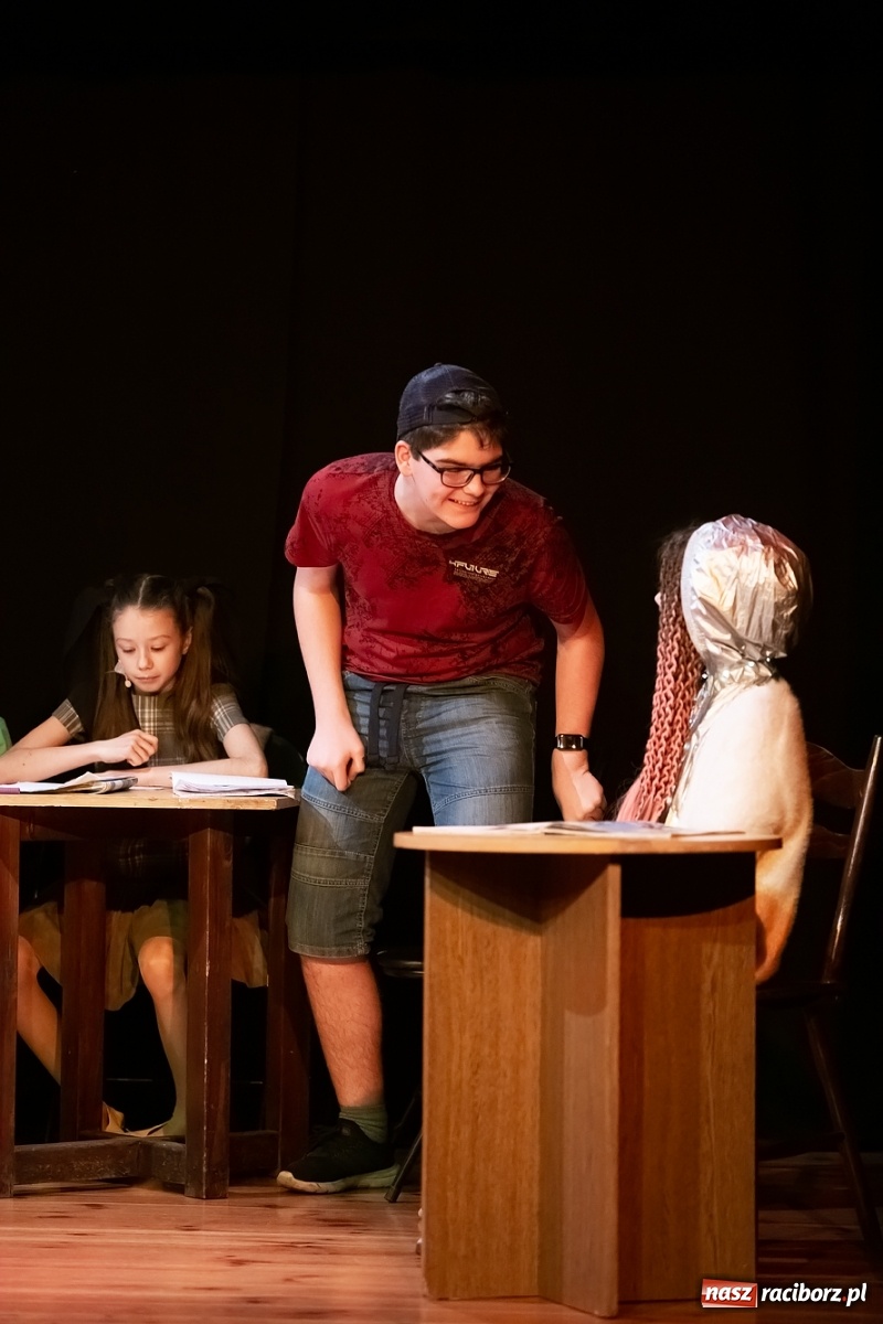 Zdjęcie w galerii na portalu naszraciborz.pl: Kolejna premiera spektaklu grupy teatralnej Irrealis wiadomości z regionu