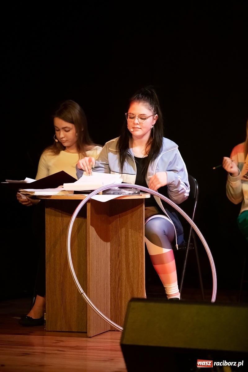 Zdjęcie w galerii na portalu naszraciborz.pl: Kolejna premiera spektaklu grupy teatralnej Irrealis wiadomości z regionu