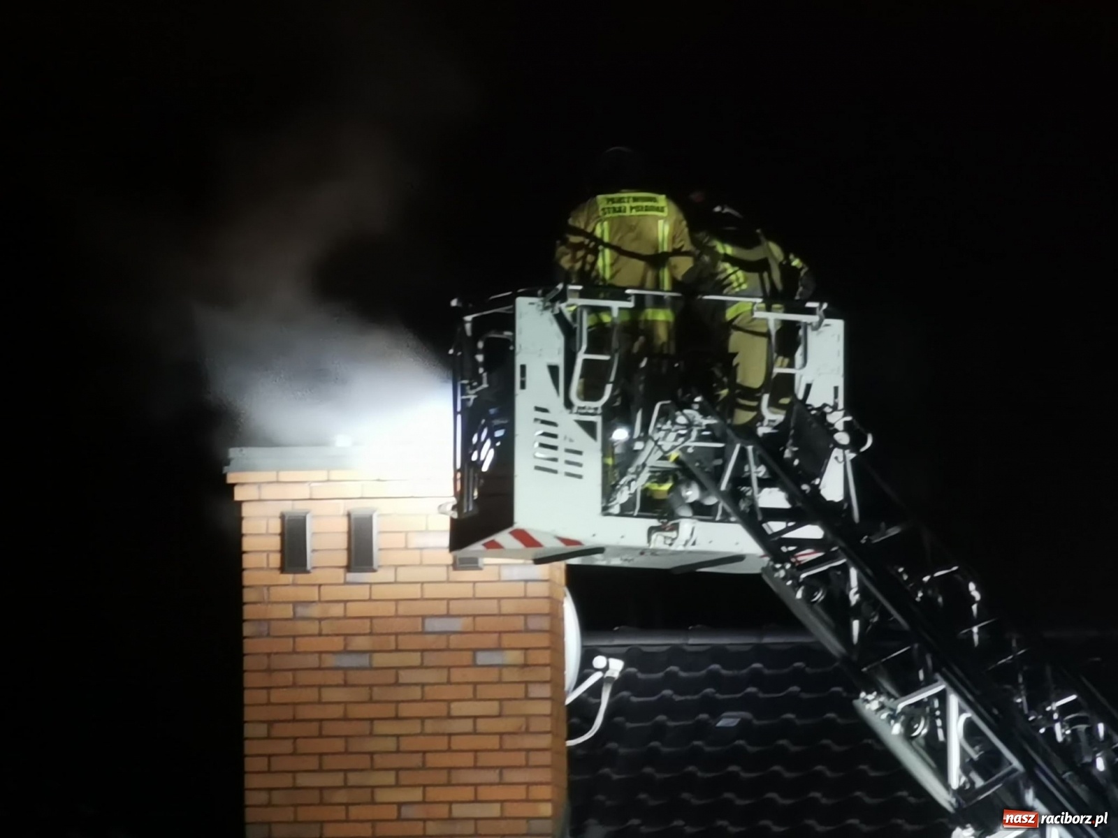 Zdjęcie w galerii na portalu naszraciborz.pl: Zalane piwnice i pożary sadzy. Weekend raciborskich strażaków wiadomości z regionu