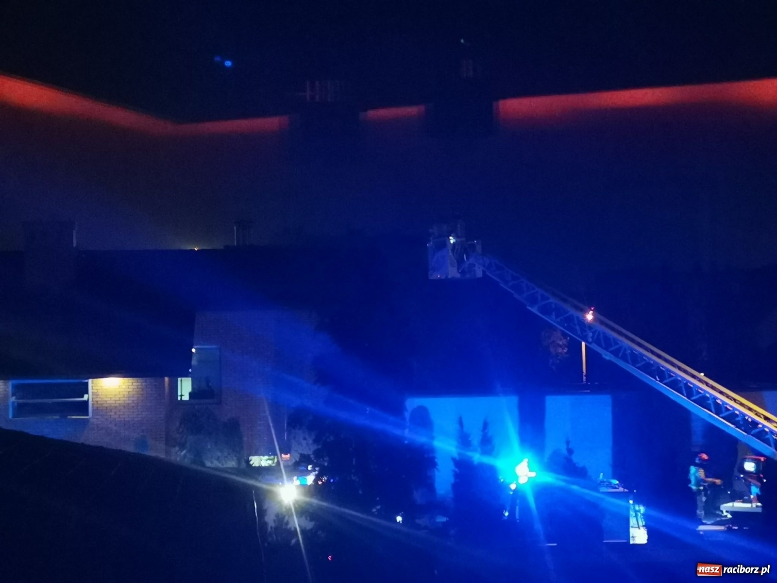 Zdjęcie w galerii na portalu naszraciborz.pl: Zalane piwnice i pożary sadzy. Weekend raciborskich strażaków wiadomości z regionu