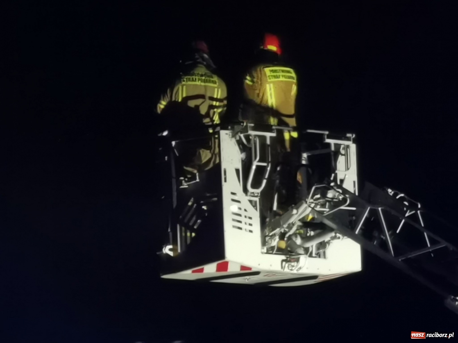 Zdjęcie w galerii na portalu naszraciborz.pl: Zalane piwnice i pożary sadzy. Weekend raciborskich strażaków wiadomości z regionu