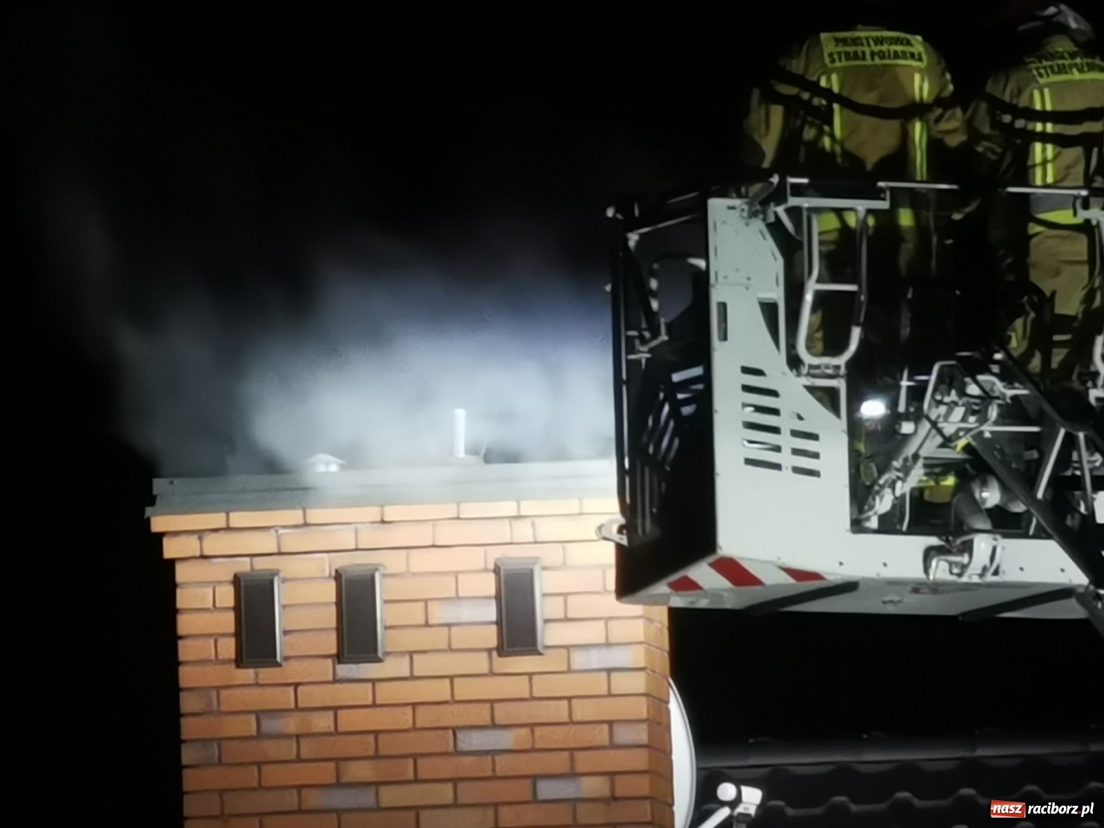 Zdjęcie w galerii na portalu naszraciborz.pl: Zalane piwnice i pożary sadzy. Weekend raciborskich strażaków wiadomości z regionu