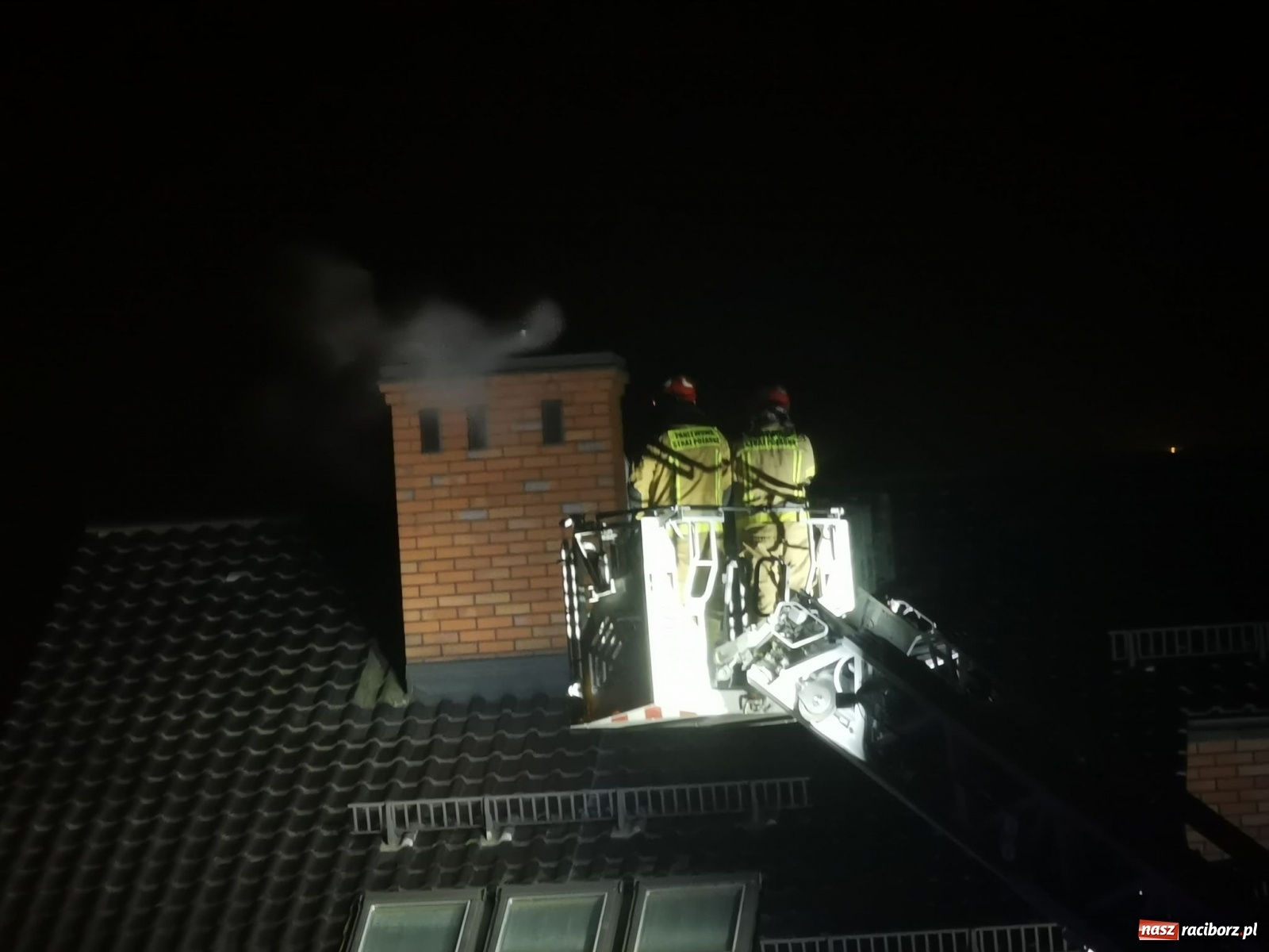 Zdjęcie w galerii na portalu naszraciborz.pl: Zalane piwnice i pożary sadzy. Weekend raciborskich strażaków wiadomości z regionu