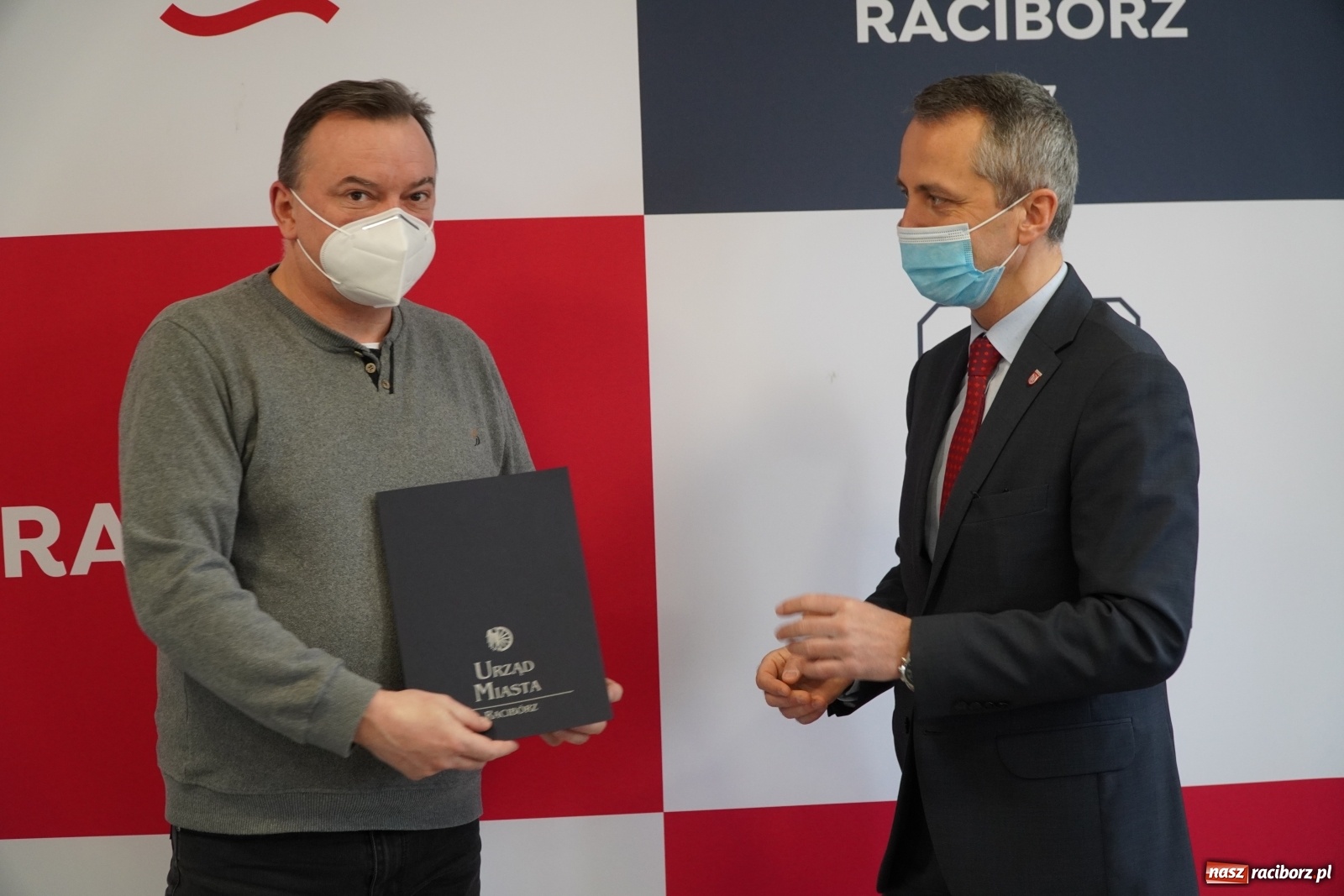 Zdjęcie w galerii na portalu naszraciborz.pl: Pływacy i lekkoatleci z nagrodą prezydenta wiadomości z regionu