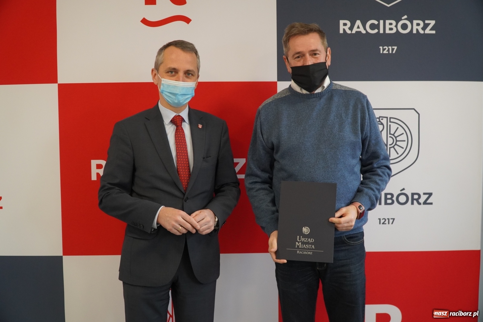 Zdjęcie w galerii na portalu naszraciborz.pl: Pływacy i lekkoatleci z nagrodą prezydenta wiadomości z regionu