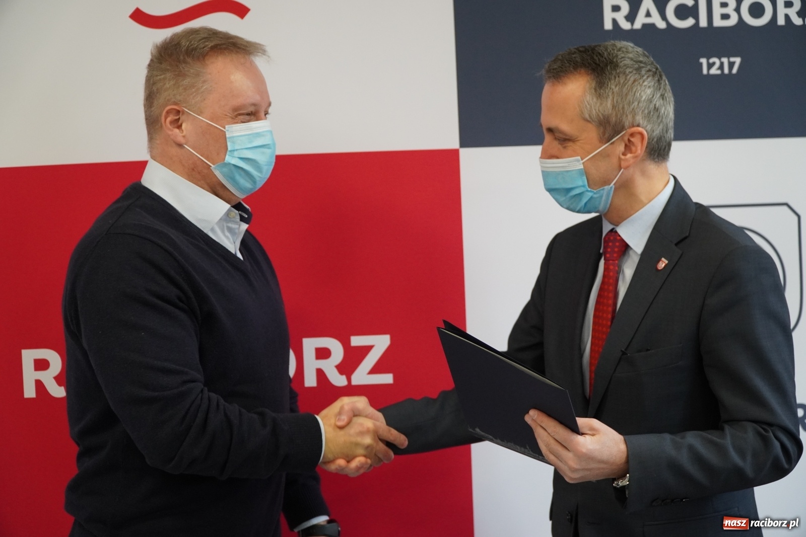 Zdjęcie w galerii na portalu naszraciborz.pl: Pływacy i lekkoatleci z nagrodą prezydenta wiadomości z regionu