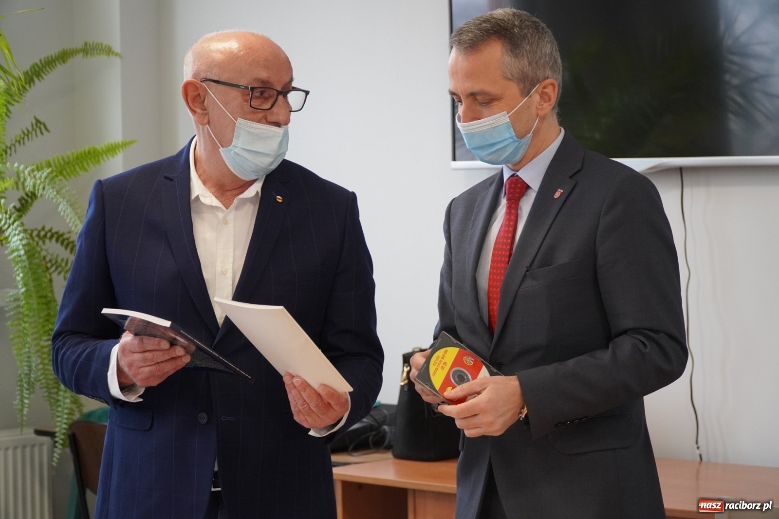 Zdjęcie w galerii na portalu naszraciborz.pl: Pływacy i lekkoatleci z nagrodą prezydenta wiadomości z regionu