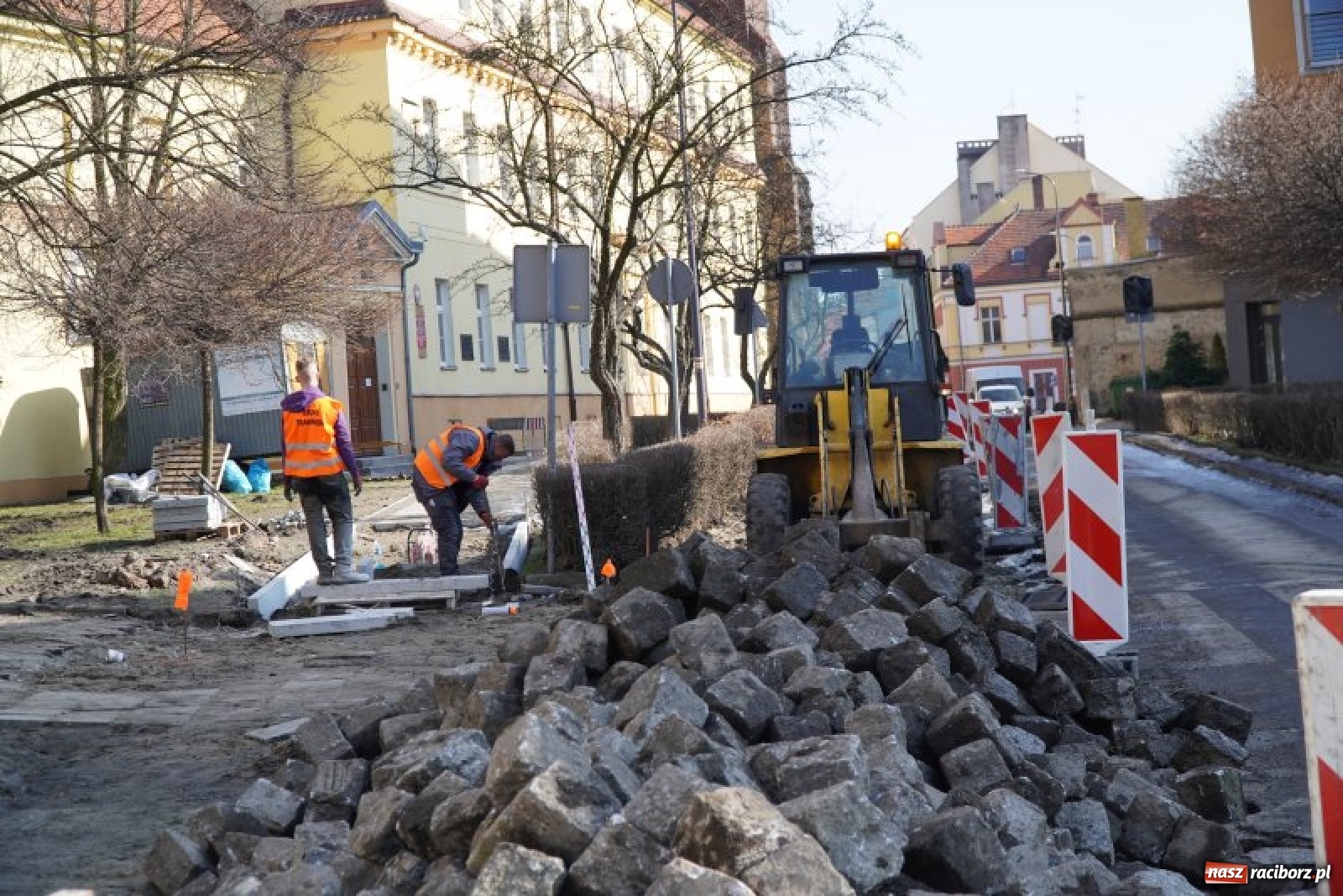 Zdjęcie w galerii na portalu naszraciborz.pl: Trwa przebudowa ulicy Gimnazjalnej na wysokości Ekonomika wiadomości z regionu