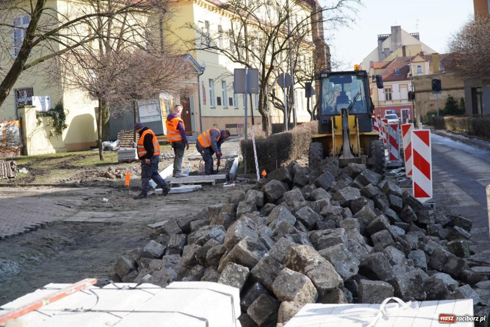Zdjęcie w galerii na portalu naszraciborz.pl: Trwa przebudowa ulicy Gimnazjalnej na wysokości Ekonomika wiadomości z regionu