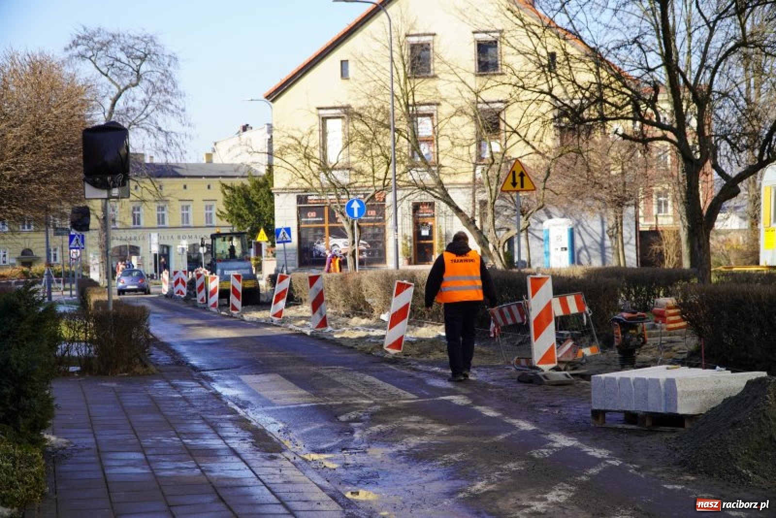 Zdjęcie w galerii na portalu naszraciborz.pl: Trwa przebudowa ulicy Gimnazjalnej na wysokości Ekonomika wiadomości z regionu