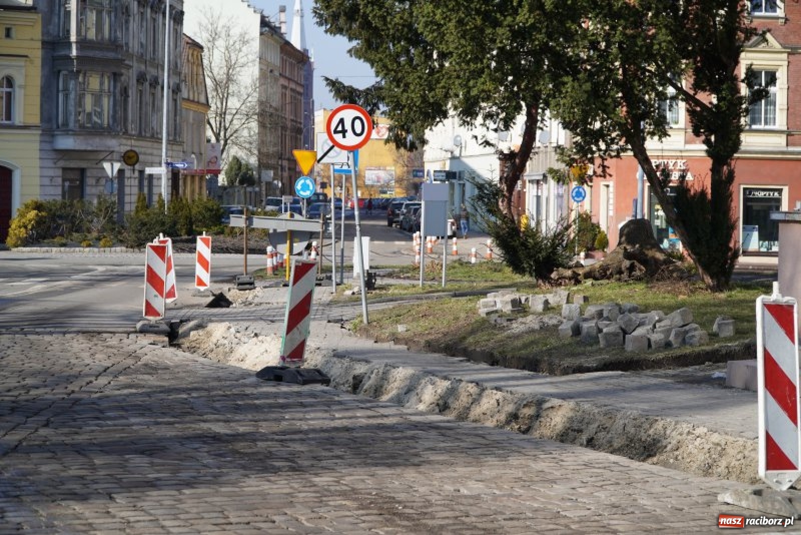 Zdjęcie w galerii na portalu naszraciborz.pl: Trwa przebudowa ulicy Gimnazjalnej na wysokości Ekonomika wiadomości z regionu